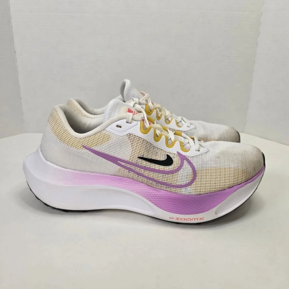 Nike Womens 9.5 Zoom Fly 5 Running Shoes White Rush Fuchsia Purple DM8974-100